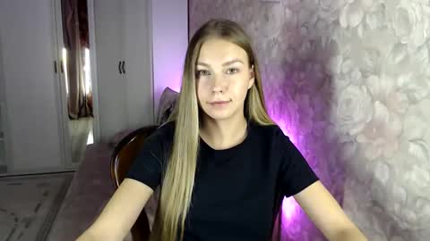 Snapshot of molli_and_tom chatting on October 2025 01:55:01 PM Bitcoin 1P8NuZxsaNsQTx7wJJJ7Ao1mic4nvJPVLC online show from October 2025 01:55:01 PM