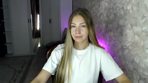 Snapshot of molli_and_tom chatting on October 2025 03:11:02 PM Bitcoin 1P8NuZxsaNsQTx7wJJJ7Ao1mic4nvJPVLC online show from October 2025 03:11:02 PM