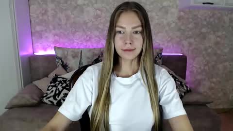 Snapshot of molli_and_tom chatting on November 2025 09:36:01 PM Bitcoin 1P8NuZxsaNsQTx7wJJJ7Ao1mic4nvJPVLC online show from November 2025 09:36:01 PM