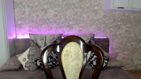 Snapshot of molli_and_tom chatting on November 2025 01:07:02 AM Bitcoin 1P8NuZxsaNsQTx7wJJJ7Ao1mic4nvJPVLC online show from November 2025 01:07:02 AM