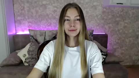 Snapshot of molli_and_tom chatting on November 2025 08:44:01 PM Bitcoin 1P8NuZxsaNsQTx7wJJJ7Ao1mic4nvJPVLC online show from November 2025 08:44:01 PM