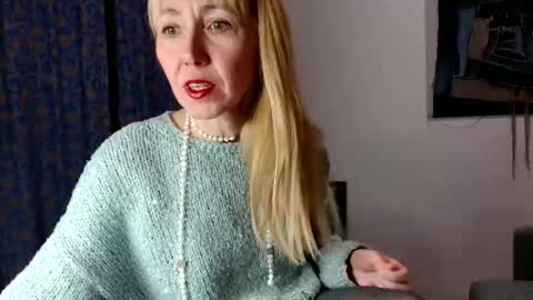 Snapshot of molliart chatting on February 2026 06:06:01 PM molliart online show from February 2026 06:06:01 PM