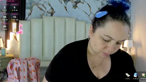 Hey Guys  Im Mollie online show from October 2025 12:34:02 PM