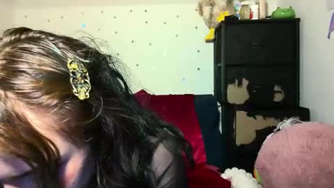 Molly Bee online show from May 2026 02:53:02 AM