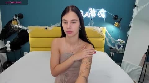 Snapshot of molly__cutie chatting on October 2025 02:06:02 AM Molly online show from October 2025 02:06:02 AM