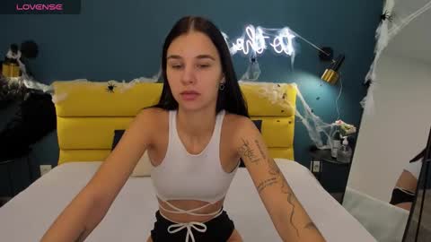 Snapshot of molly__cutie chatting on October 2025 01:53:02 AM Molly online show from October 2025 01:53:02 AM