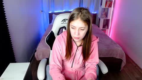 Molly Prvt is open online show from January 2025 11:56:01 AM