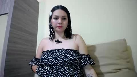 Snapshot of molly_fragance chatting on September 2025 06:30:01 PM Molly online show from September 2025 06:30:01 PM