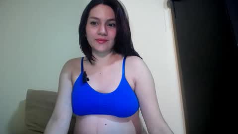 Snapshot of molly_fragance chatting on October 2025 06:23:01 PM Molly online show from October 2025 06:23:01 PM