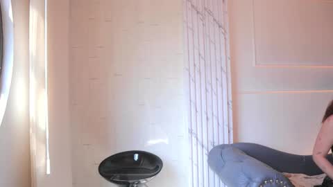   MOLLY   online show from February 2026 07:52:01 PM