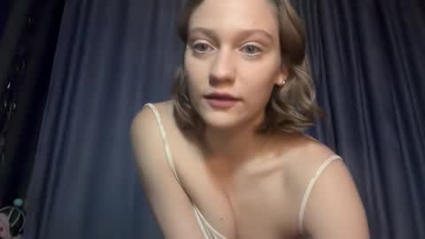 molly_poly online show from November 2025 07:02:02 PM