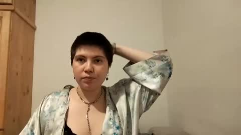 Molly Pop online show from November 2025 10:43:02 PM