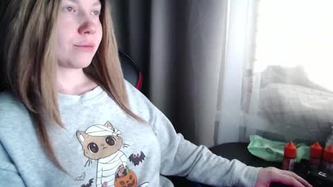 I have new photos come and see with love Molly online show from November 2025 09:53:01 AM