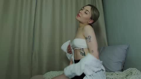 Snapshot of molly_wheel chatting on February 2025 11:44:01 PM molly_wheel online show from February 2025 11:44:01 PM