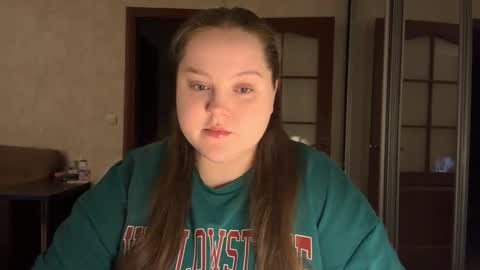 Snapshot of mollyas chatting on April 2026 06:23:01 PM Alice online show from April 2026 06:23:01 PM