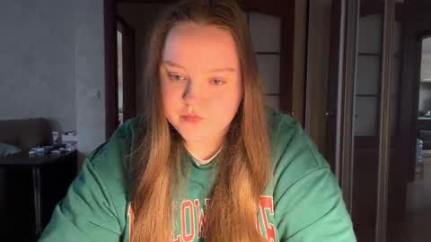 Snapshot of mollyas chatting on April 2026 03:03:02 PM Alice online show from April 2026 03:03:02 PM