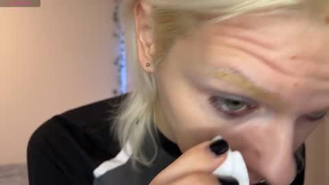 Snapshot of mollychloe chatting on November 2025 03:00:02 PM mollychloe online show from November 2025 03:00:02 PM