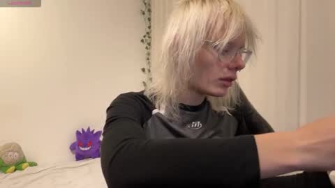 Snapshot of mollychloe chatting on December 2025 06:24:02 PM mollychloe online show from December 2025 06:24:02 PM