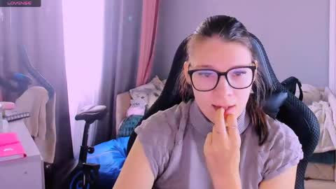  KIRA  online show from April 2026 03:04:02 AM