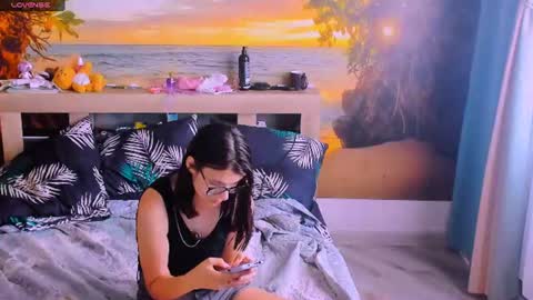 Snapshot of mollylollipop20 chatting on June 2026 04:59:01 AM KIRA online show from June 2026 04:59:01 AM