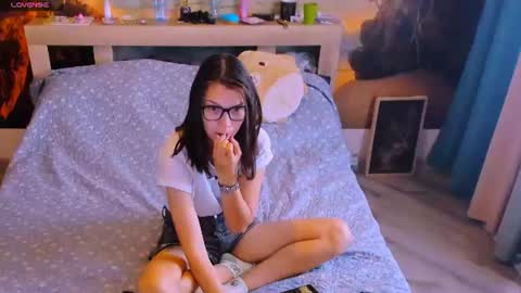 Snapshot of mollylollipop20 chatting on July 2026 02:16:01 AM KIRA online show from July 2026 02:16:01 AM