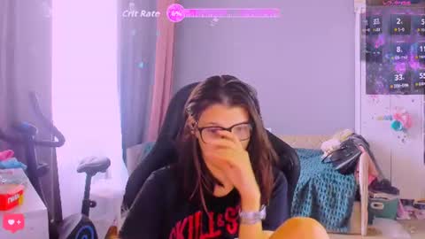 Snapshot of mollylollipop20 chatting on July 2026 04:33:02 AM KIRA online show from July 2026 04:33:02 AM