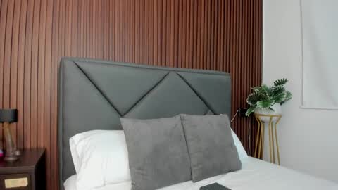 mollylove_ online show from March 2026 07:06:02 PM