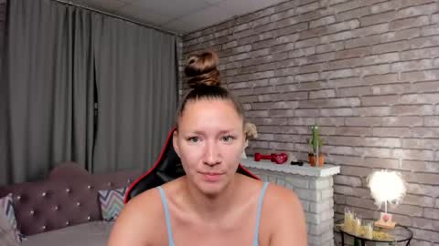 hi im Molly heregreat boobs big heart  warm pussy  online show from June 2026 11:27:02 PM