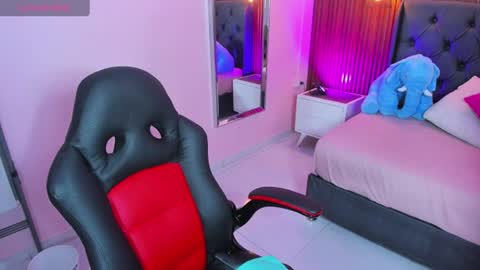 MOLLY online show from June 2026 07:01:02 PM