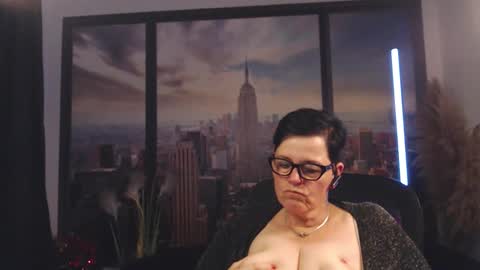 Snapshot of mollysun chatting on September 2025 05:58:02 PM MollySun Nina Randmann online show from September 2025 05:58:02 PM