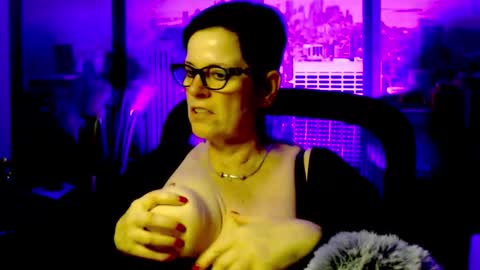 Snapshot of mollysun chatting on November 2025 07:25:02 PM MollySun Nina Randmann online show from November 2025 07:25:02 PM