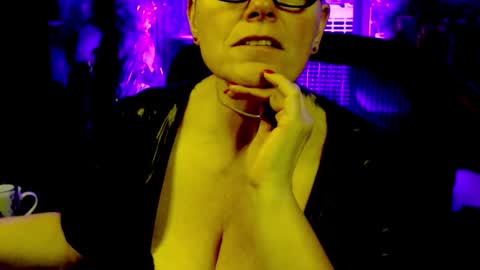 Snapshot of mollysun chatting on February 2026 06:45:01 PM MollySun Nina Randmann online show from February 2026 06:45:01 PM