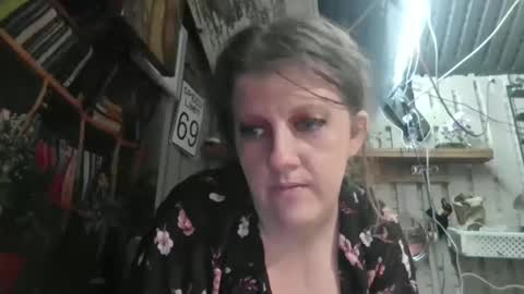 Snapshot of molotovfoxtail chatting on November 2025 04:49:01 AM Molotovfoxtail online show from November 2025 04:49:01 AM