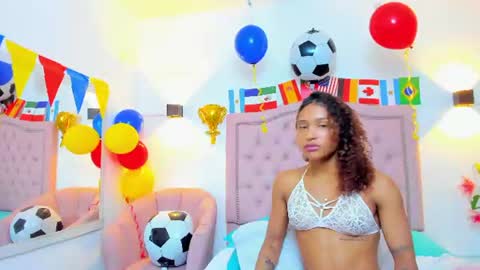 molyrestrepo online show from June 2026 12:32:02 AM