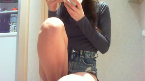 Snapshot of momentbeforedown chatting on March 2025 07:26:02 PM Hailey online show from March 2025 07:26:02 PM