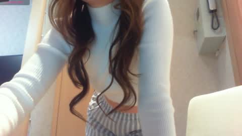 Snapshot of momentbeforedown chatting on February 2026 09:35:02 PM Hailey online show from February 2026 09:35:02 PM