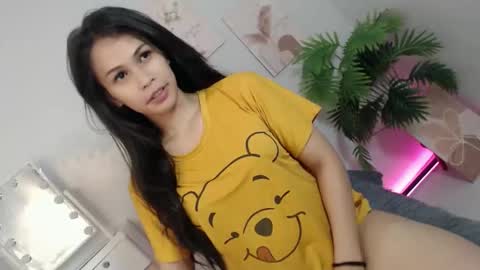 MOMIKHEM online show from December 2025 10:20:01 AM