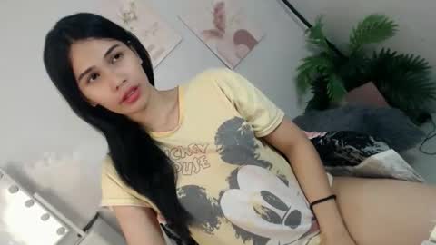 MOMIKHEM online show from March 2026 02:55:02 PM