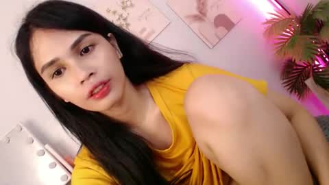 MOMIKHEM online show from May 2026 06:55:01 AM