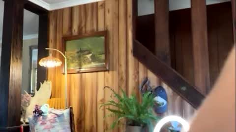 Mia  online show from March 2026 01:22:01 PM