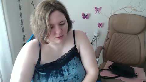 Snapshot of mommy99x chatting on March 2025 11:03:01 AM Mommy99X online show from March 2025 11:03:01 AM