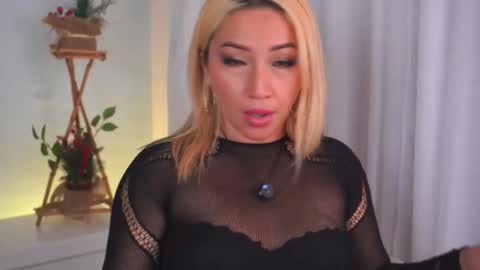 Snapshot of mommysquirt_ chatting on November 2025 07:23:02 PM Kendall Evanz online show from November 2025 07:23:02 PM