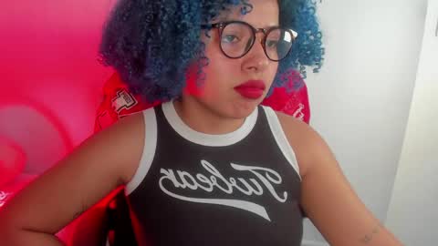 Momo  online show from May 2026 03:33:02 AM