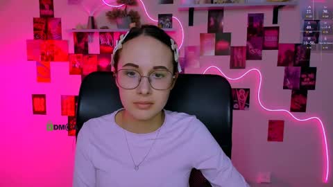 Mona  online show from May 2026 07:20:02 PM