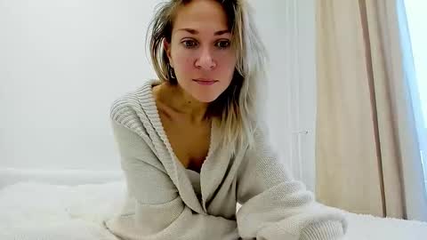 Snapshot of mona_cruz chatting on November 2025 05:40:02 AM Mona online show from November 2025 05:40:02 AM