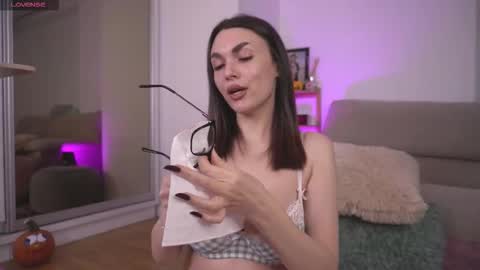 Mona Lisss online show from October 2025 11:10:01 AM