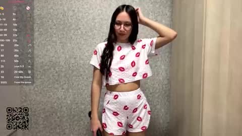 Mona online show from October 2025 04:26:01 AM