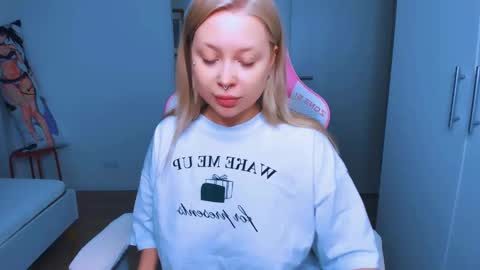 Snapshot of monalauu chatting on December 2024 09:50:02 AM online show from December 2024 09:50:02 AM