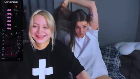 Snapshot of monalauu chatting on December 2025 12:51:02 AM online show from December 2025 12:51:02 AM