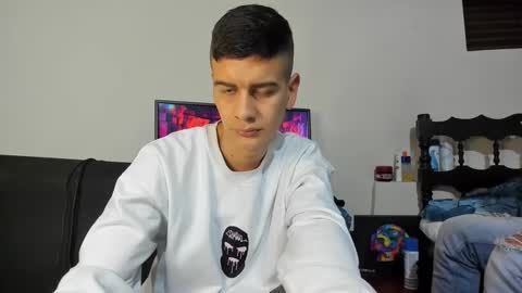 nicolas online show from December 2024 01:35:01 AM